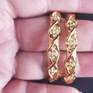 Elizabeth Taylor Avon Sparkle Kiss Earrings Gold Tone Clear Crystals IOB 1994‎